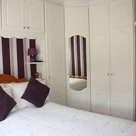 Seamount House Bed & Breakfast 3*